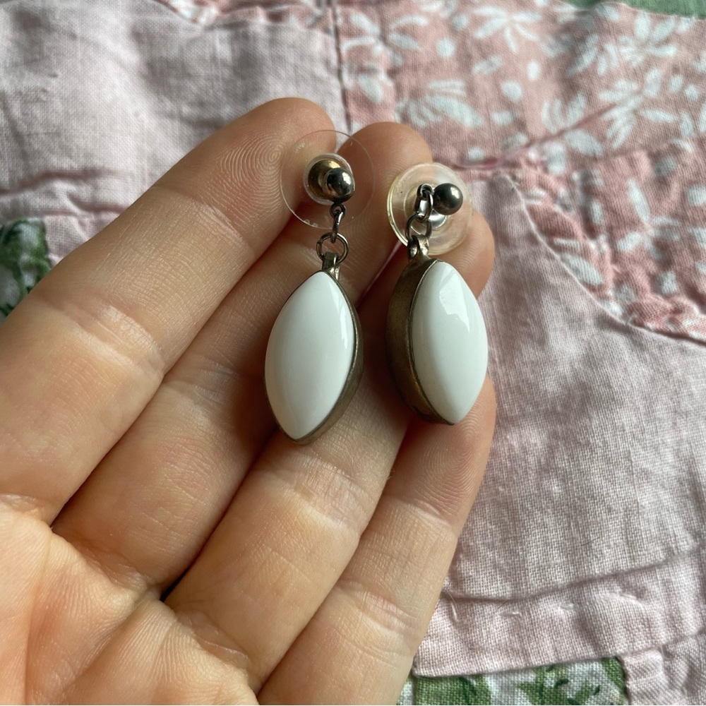 White Milk Stone Solid Leaf Drop Shape Post Back … - image 1